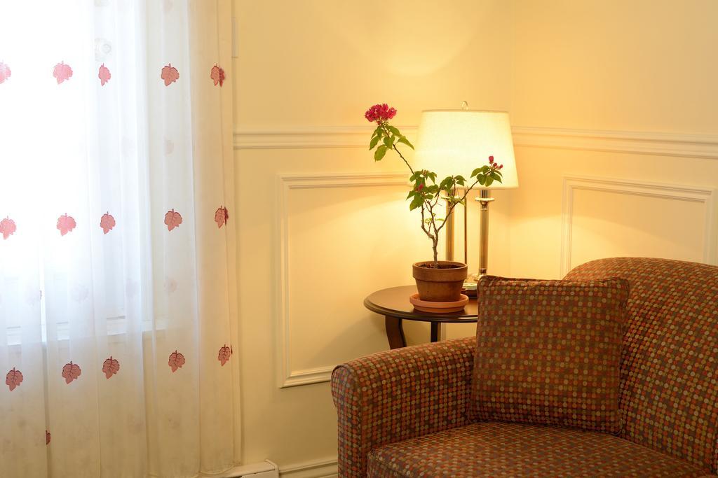 Deluxe King Suite