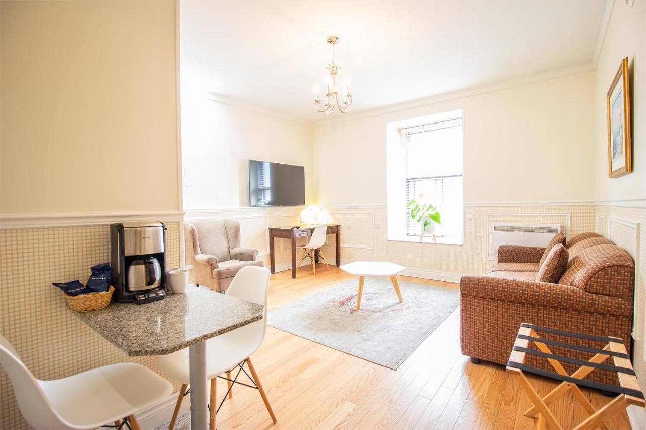 Deluxe King Suite