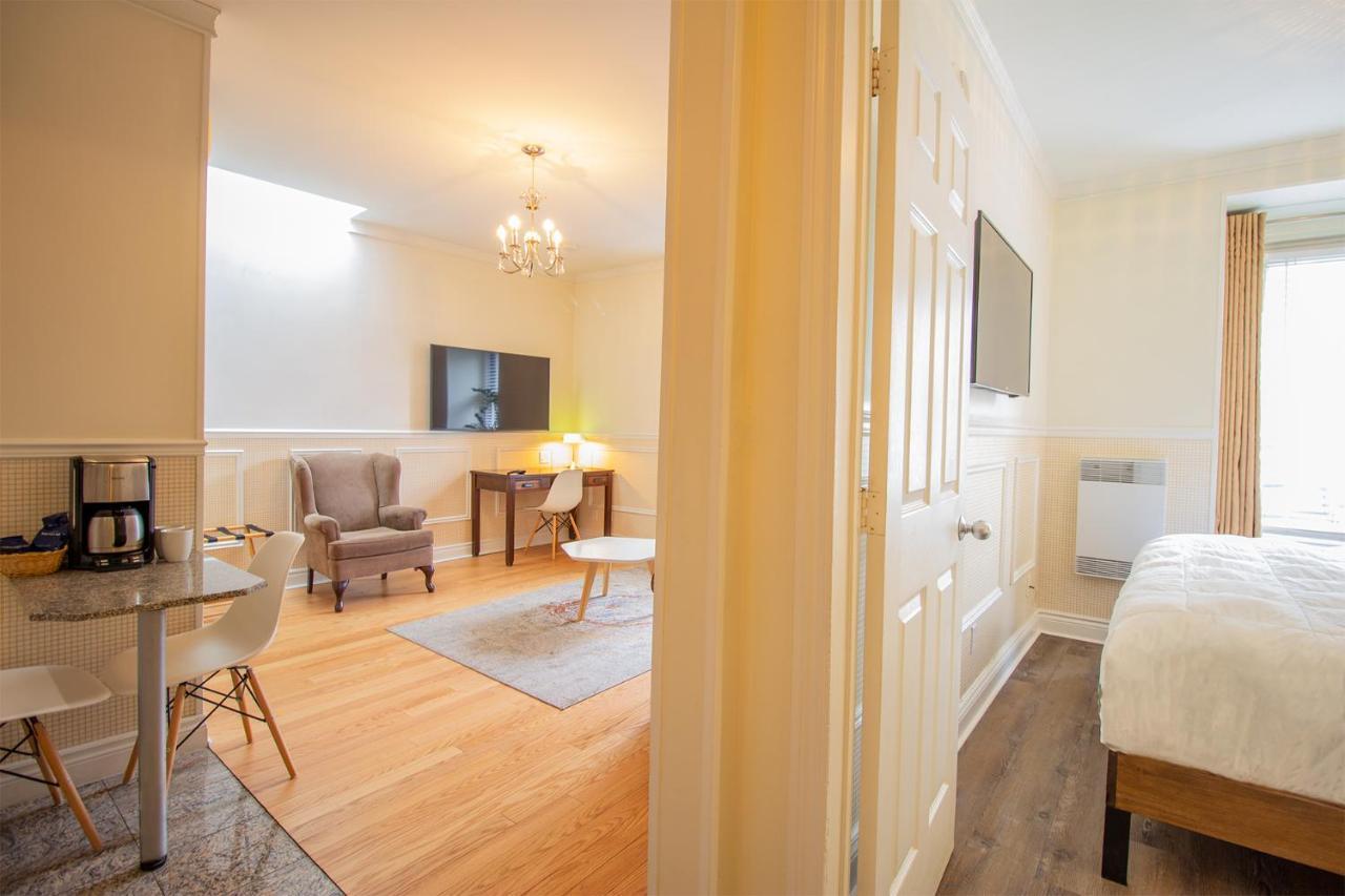 Deluxe King Suite