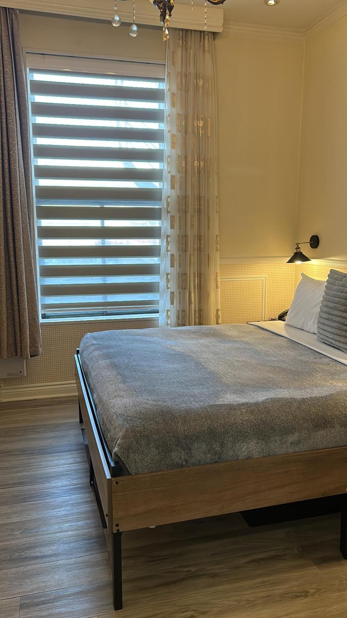 Deluxe King Suite