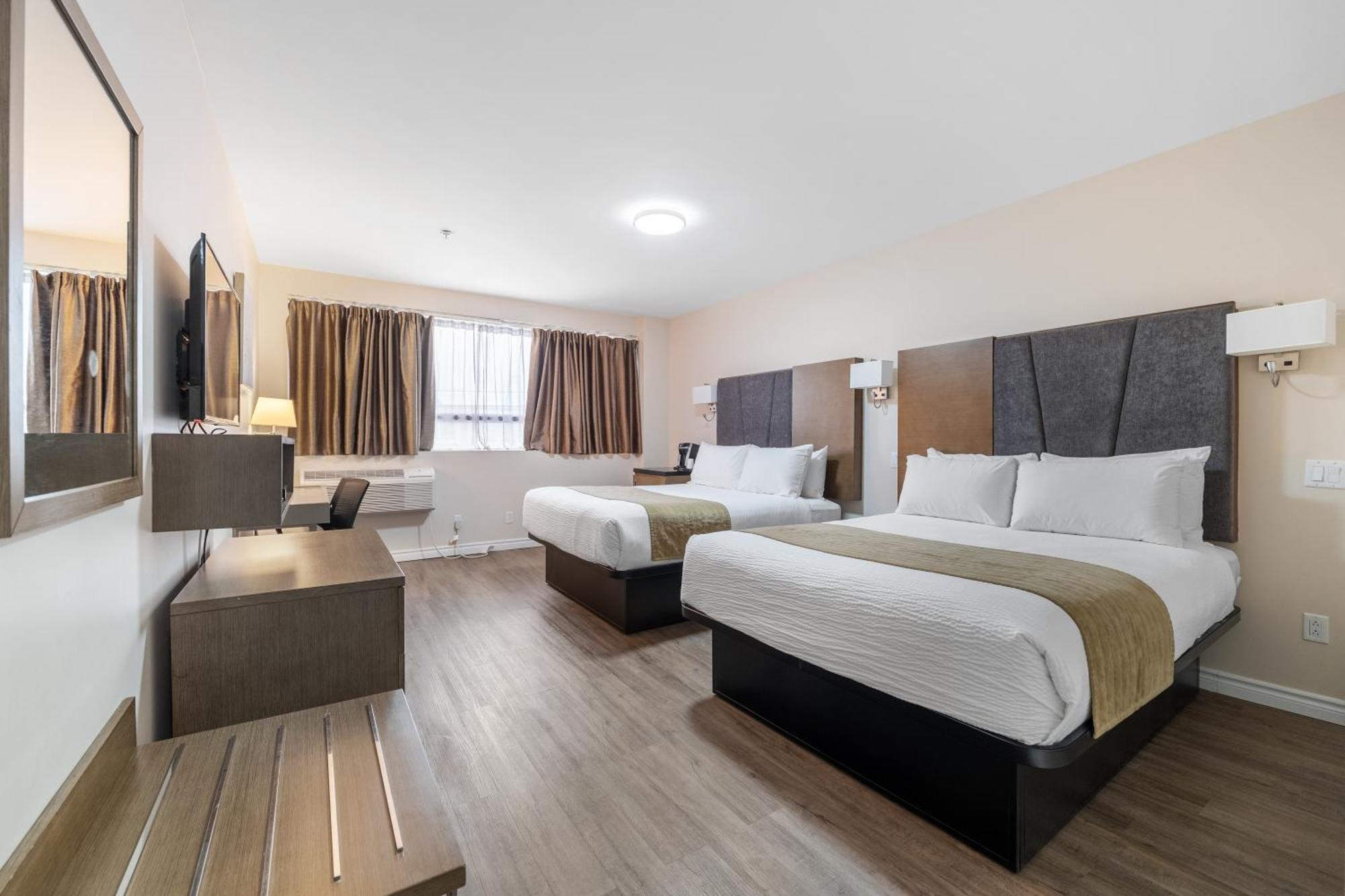 Quadruple Room Two Queen Beds Non Smoking