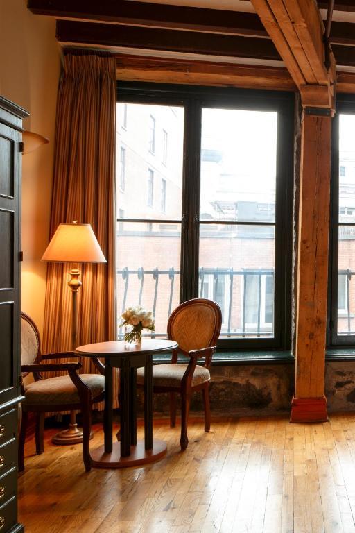 Chambre Lit King-Size Signature - Vue sur Rue Saint-Paul