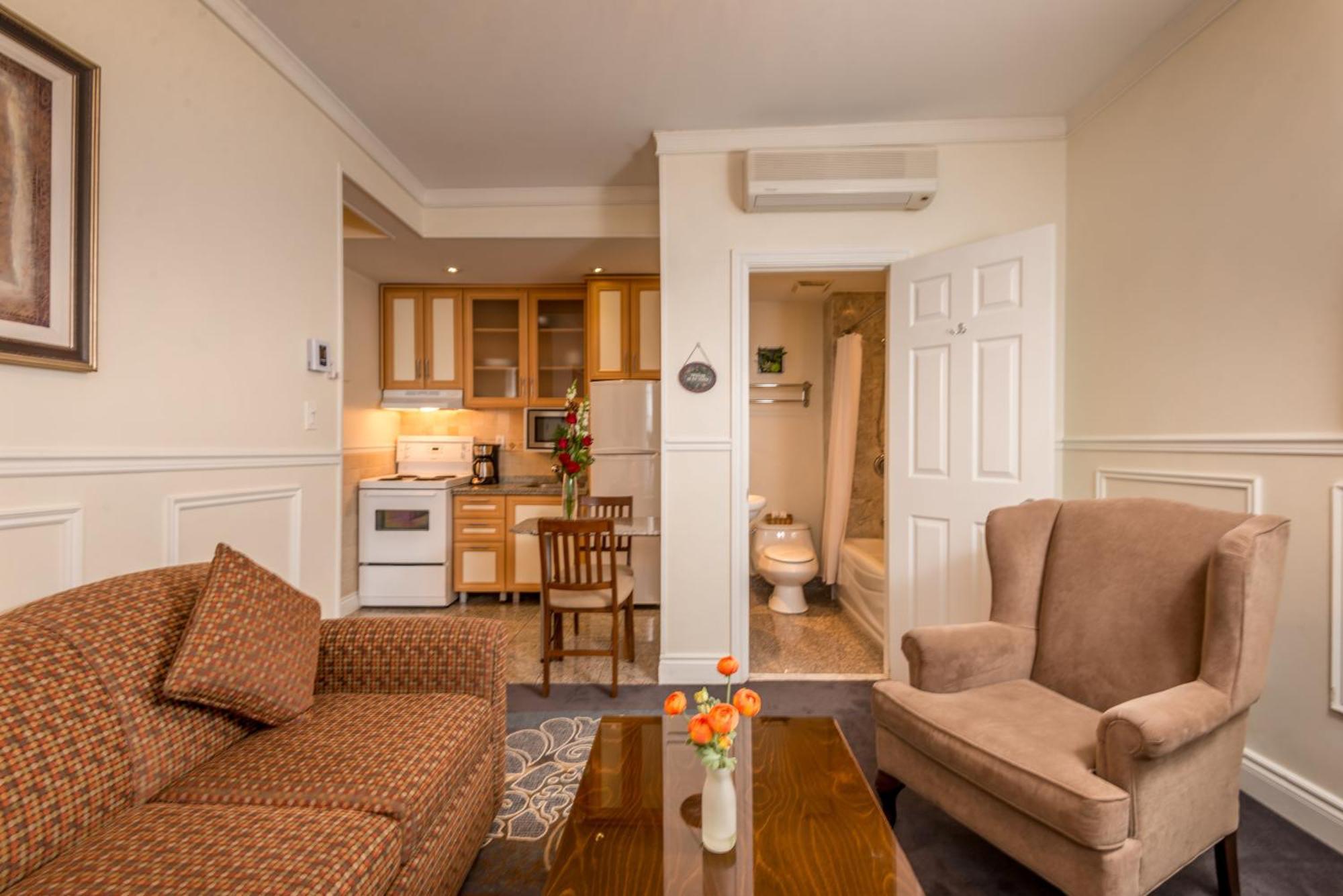 Deluxe King Suite