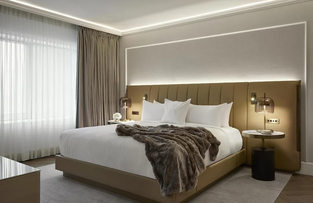 Vogue Hotel Montreal Downtown, Curio Collection By Hilton-1