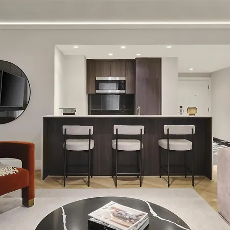 Vogue Hotel Montreal Downtown, Curio Collection By Hilton-3